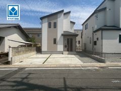 バス停やコンビニなども近く周辺環境充実。快適でゆとりのある生活空間で新生活を始めましょう＾＾