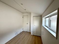 4.2帖の洋室。書斎としても利用できます。