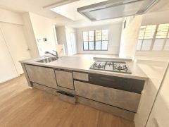 キッチンから会話が弾みそうなダイニングです。お友達や親せきをお招きするのも楽しみになりますね＾＾