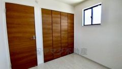 クローゼット付きなので、すっきりと整理整頓でき気持ちよく過ごせますね＾＾