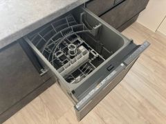 炊事時間を大幅に短縮できる食器洗浄乾燥機付き＾＾食器を洗う手間が減るので家族とのコミュニケーションの時間や自分の時間が増えますね。
