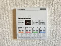 浴室暖房乾燥機には、暖房、乾燥、涼風、換気の4つの機能が付いています。タイマー付きです。換気・雨の日の洗濯も安心です＾＾