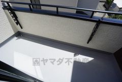 陽当たりの良いバルコニーです。お洗濯やお布団干しはもちろん、日光浴スペースにも。足元は防水工事施工済です。
