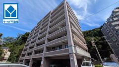 リフォーム完了しました＾＾ご内覧受付中です。実際のお部屋をご見学いただけます。お気軽にお問い合わせください＾＾ 落ち着いた色合いの外観で、緑豊かな住環境も魅力です＾＾
