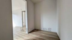 大容量のオープンクローゼット。季節ごとのお洋服全てを収納できるので、衣替えも楽になりますね。お洋服好きにお勧めです。