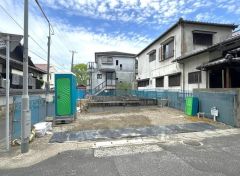 角地　カースペースは2台分(庭・駐車スペースあり)確保＾＾