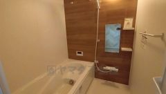 1日の疲れを癒すくつろぎのバスルーム。足を伸ばしてもゆったりと入れるサイズです。お子様と一緒にお風呂に入っても狭くないですね＾＾