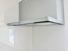 スリムレンジフードを採用 調理中の煙やニオイも効率よく排出し、快適で清潔なキッチン空間を保てます＾＾