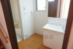 室内洗濯機置場。小窓付き＾＾