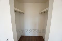 主寝室には大型のウォークインクローゼット付き。