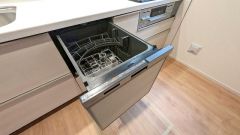 炊事時間を大幅に短縮できる食器洗浄乾燥機付き＾＾食器を洗う手間が減るので家族とのコミュニケーションの時間や自分の時間が増えますね。