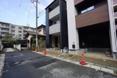 前面道路含む現地写真。