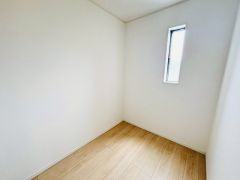 2階にはストレージルームを設けています。重くて運ぶのが大変な家電や、季節物の道具を直す場所など、様々な用途でつかえますね＾＾