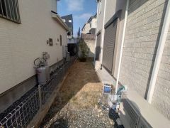 ちょっとしたお庭スペースを設けています。ひなたぼっこやお子様の遊び、ガーデニングも楽しめそうです。