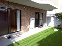 テラスから専用庭へ