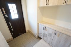 玄関にはシューズボックスとSIC付き。ご家族全員分の靴からベビーカーやゴルフバッグなどもしっかり収納できます＾＾