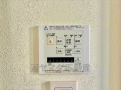 浴室暖房乾燥機には、暖房、乾燥、涼風、換気の4つの機能が付いています。タイマー付きです。換気・雨の日の洗濯も安心です＾＾