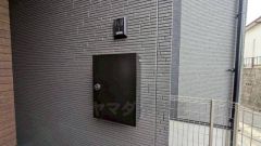 宅配ボックス付きです。不在時でも荷物が受け取れるので便利ですね＾＾