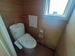 （CGによる加工あり） ウォシュレット、暖房便座、節電・節水機能など、使い勝手のよい高機能トイレです。