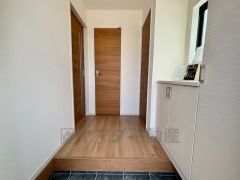 たっぷり収納できるシューズボックス付きなので、家族全員の靴がきれいに整頓できます。