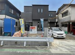 陽当たりの良い南側のお庭付き　ガーデニングやお子様の遊び場など、ご家族に合わせて多彩に活用できます＾＾