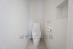 ウォシュレット、暖房便座、節電・節水機能など、使い勝手のよい高機能トイレです。