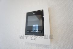 防犯性、セキュリティ対策に安心できるテレビモニター付きインターフォンです。セールスマン対策にもなり安心できます。