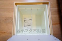 同仕様写真。床下収納。生活スペースを減らさず、キッチン用品や非常食など様々なものを収納できます。