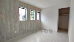 大容量のウォークインクローゼット。季節ごとのお洋服全てを収納できるので、衣替えも楽になりますね＾＾