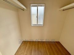 ウォークインクローゼット付きなので、すっきりと整理整頓でき気持ちよく過ごせますね＾＾