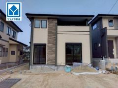 スーパーや銀行など生活に便利な施設が徒歩圏にある住みやすい立地です