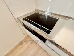 お手入れのしやすいIHクッキングヒーターです。3口コンロなので、効率よくお料理が楽しめます。毎日のお料理も楽しくなりますね＾＾