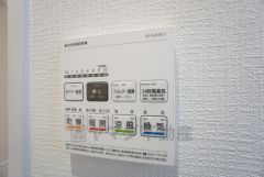 雨の日の洗濯も安心できる浴室暖房乾燥機付き浴室。リモコンで操作もボタン1つで簡単。