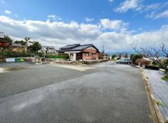 ゆとりのある駐車スペースを確保。