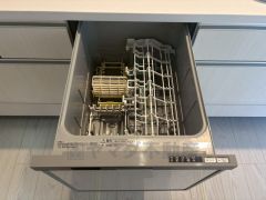 普通に食器洗いをする時より水道代が70％ほど削減できます。夜お休みになるときに食洗器を利用すれば朝起きた時には食器が綺麗になっていますので便利です。