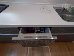 炊事時間を大幅に短縮できる食器洗浄乾燥機付き＾＾食器を洗う手間が減るので家族とのコミュニケーションの時間や自分の時間が増えますね。