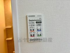 浴室暖房乾燥機には、暖房、乾燥、涼風、換気の4つの機能が付いています。タイマー付きです。換気・雨の日の洗濯も安心です＾＾