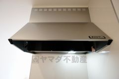 同仕様写真。現況と異なる場合は現況を優先します。コンロ上には換気扇完備＾＾