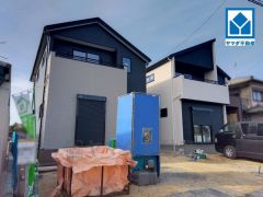 小学校まで徒歩3分以内、安心して子育てができる立地です。