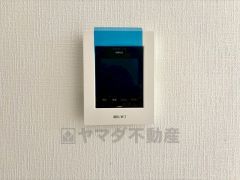 1号棟:東側約4.8ｍ、2号棟：南東側約4.2ｍ・西側約4ｍ