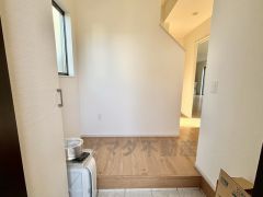 たっぷり収納できるシューズボックス付きなので、家族全員の靴がきれいに整頓できます。