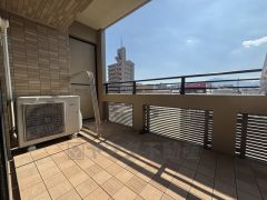 バルコニーも広く使えて日当たりも良好です。