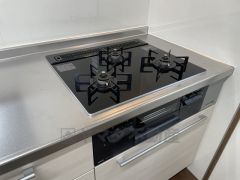 3口コンロなので、効率よく調理ができます。毎日のお料理が楽しくなりますね。