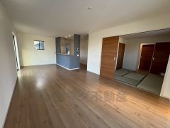 キッチンから会話が弾みそうなダイニングです。お友達や親せきをお招きするのも楽しみになりますね＾＾