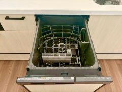 炊事時間を大幅に短縮できる食器洗浄乾燥機付き＾＾食器を洗う手間が減るので家族とのコミュニケーションの時間や自分の時間が増えますね。