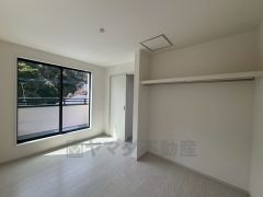 バルコニーに面していて日当たりがよく、寝室としての利用もおすすめです＾＾