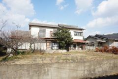 建築条件なし。駐車スペース3台分以上。 現状での引渡しとなります。