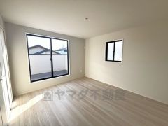 バルコニーに面していて日当たりがよく、寝室としての利用もおすすめです＾＾