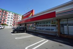 ツルハドラッグ　神松寺店