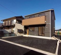 3台並列駐車OK　ご家族の車や来客用にも対応